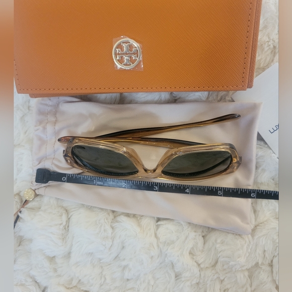 Tory Burch women's sunglasses - Picture 5 of 6